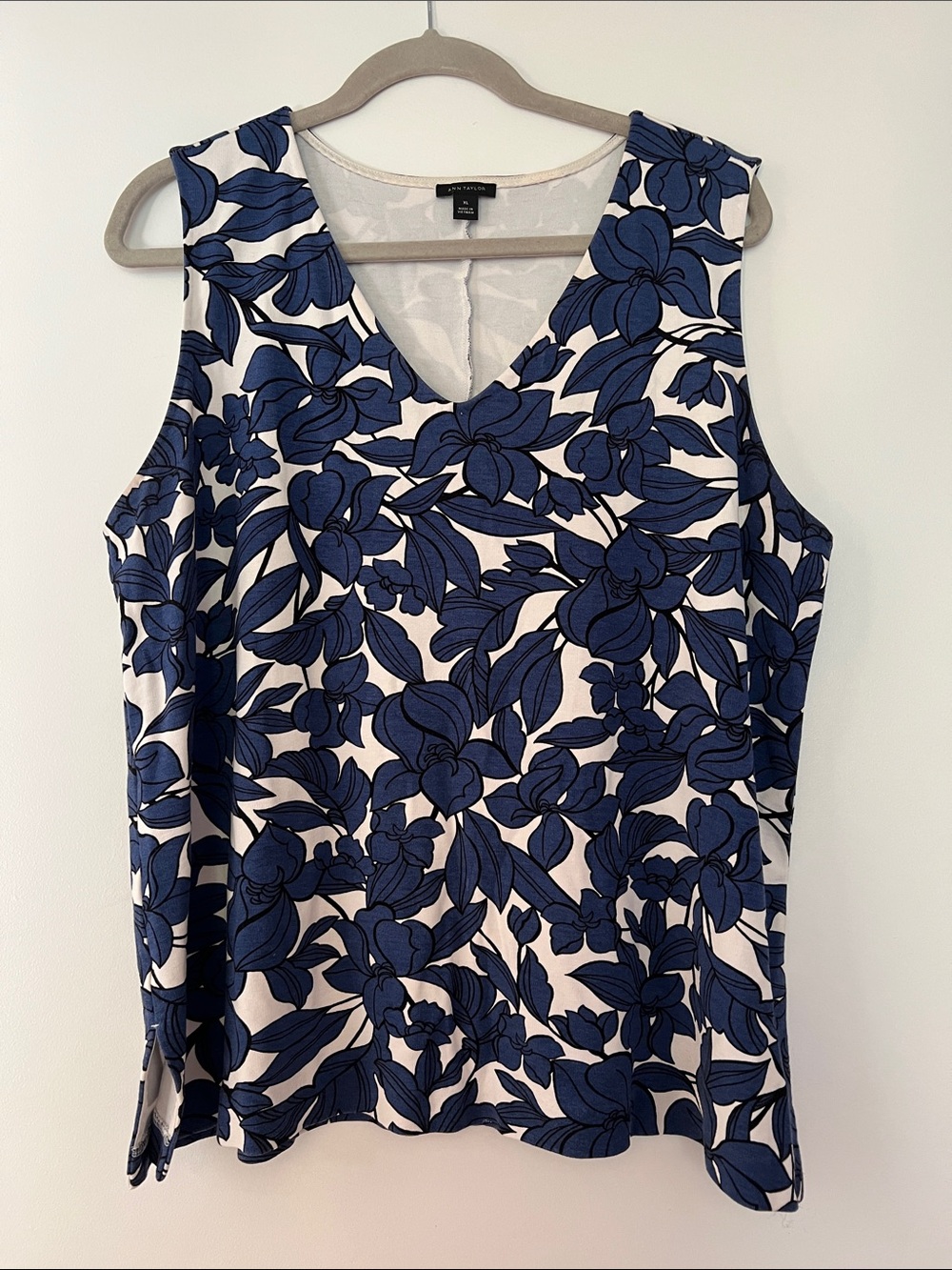 Ann Taylor Navy Floral V-Neck Sleeveless Top